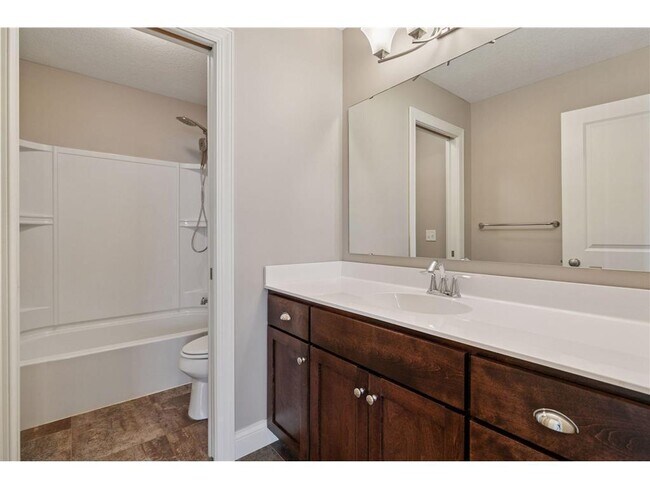 Building Photo - 16588 E Lake Dr