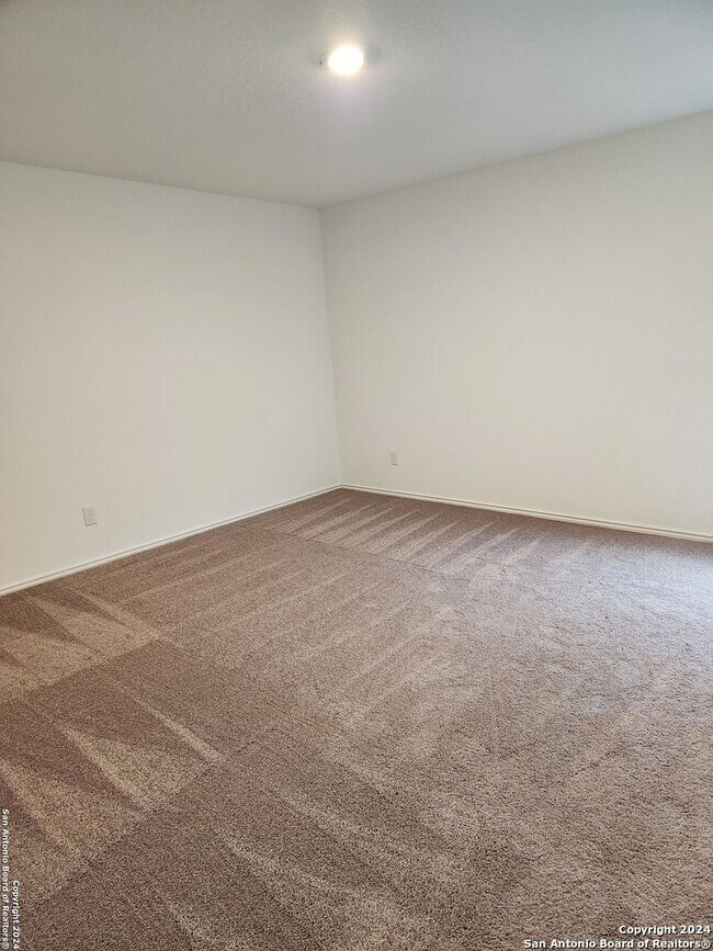Building Photo - Well Maintained 4-Bedroom Home Near Lackland AFB