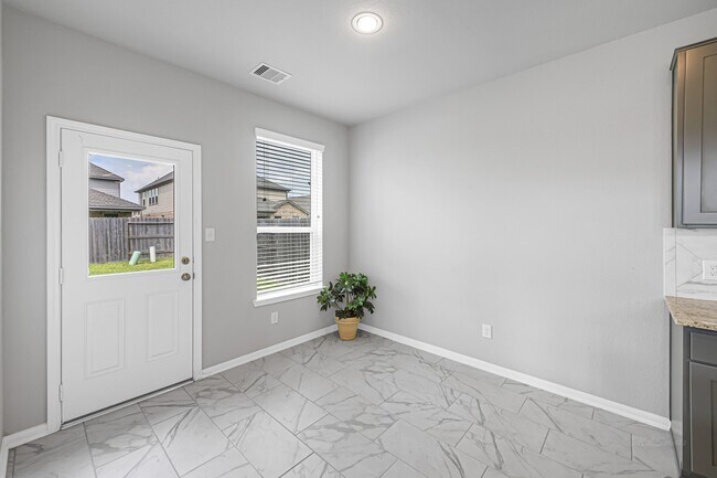 Building Photo - 5462 Grand View Dr