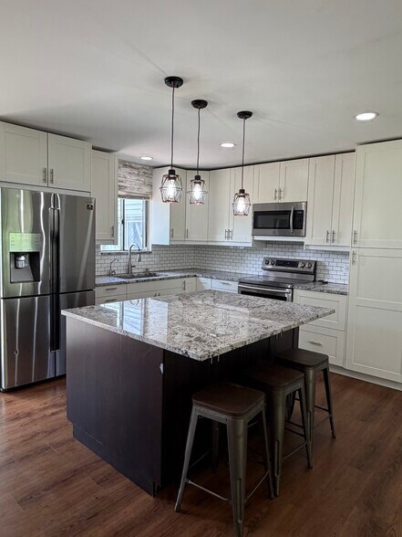 Building Photo - 4544 Hillview Shr
