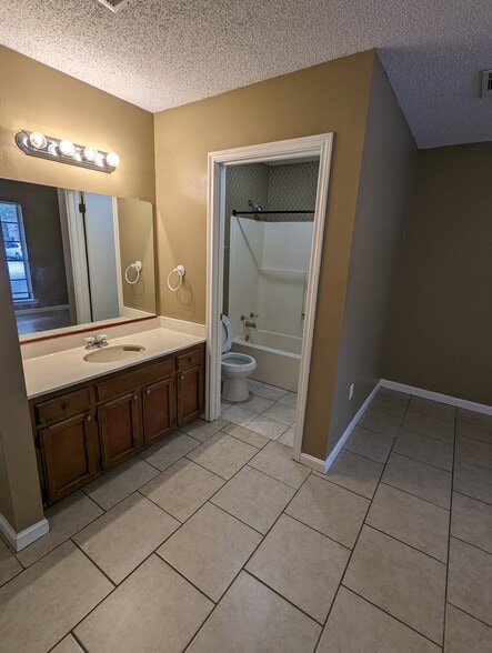 Master Bathroom - 1143 Willow Creek Dr