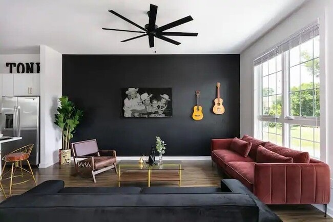 Building Photo - 738 Douglas Ave