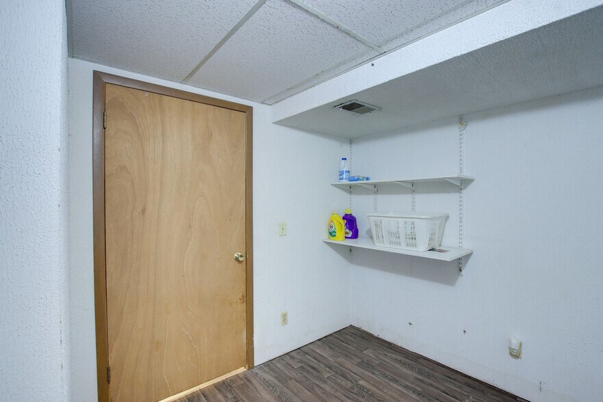 Building Photo - 5368 N Linwood Ave