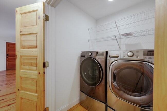 Building Photo - 145 Hendrix Ave