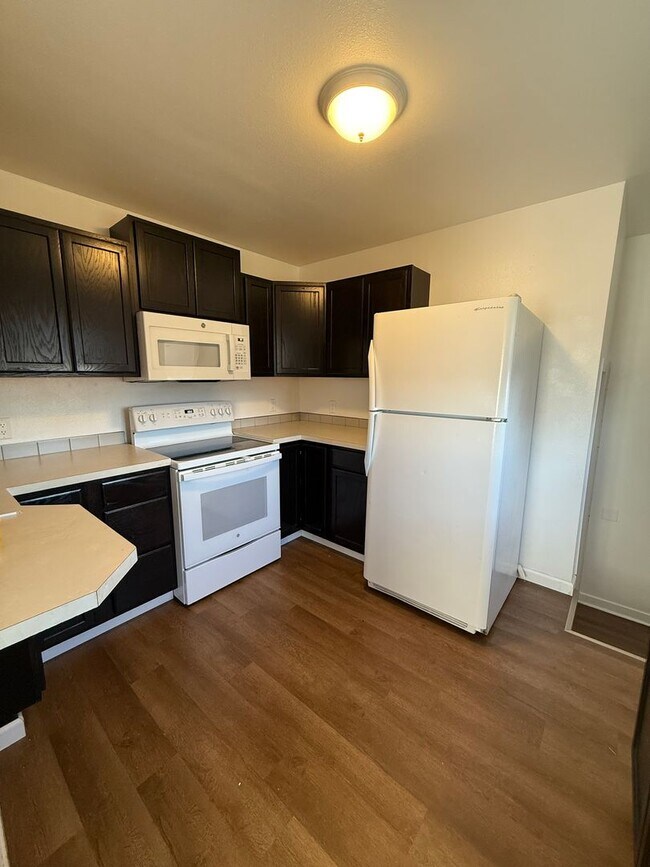 Building Photo - Completely Remodeled Three Bedroom One Bat...