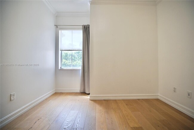 Building Photo - 615 Santander Ave