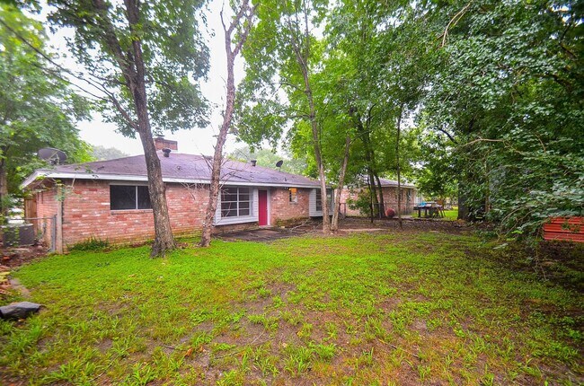Building Photo - 4522 Donalbain Dr