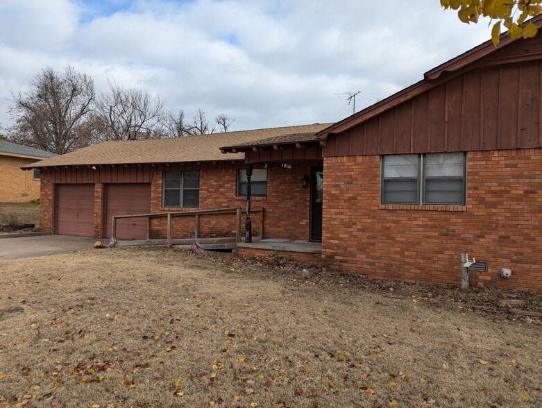 Building Photo - 1916 Graham Ave