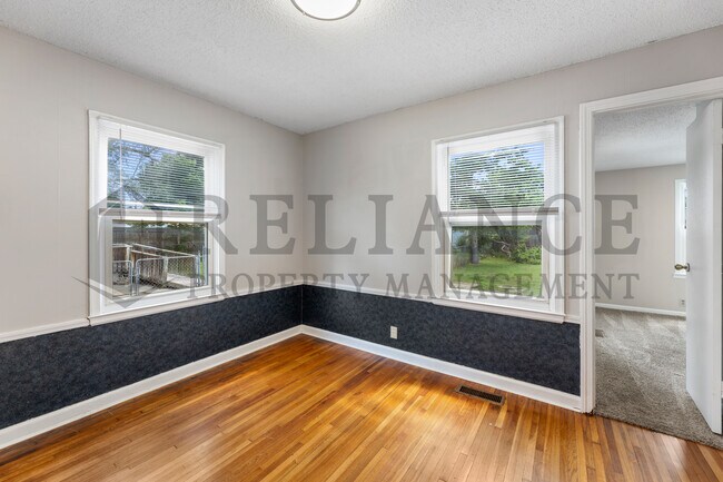 Building Photo - 1112 S Martinson Ave