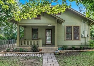 Building Photo - 1605 S Elm St