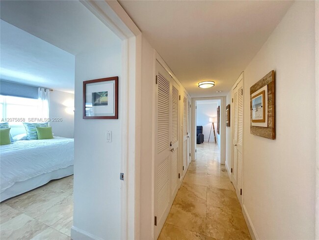 Building Photo - 605 Ocean Dr