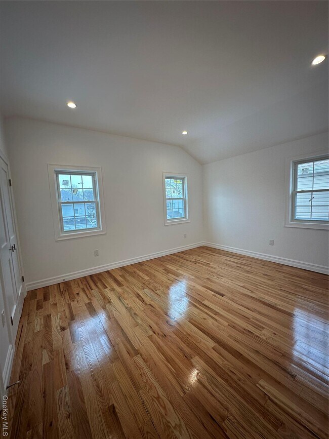 Building Photo - 170-16 143rd Rd