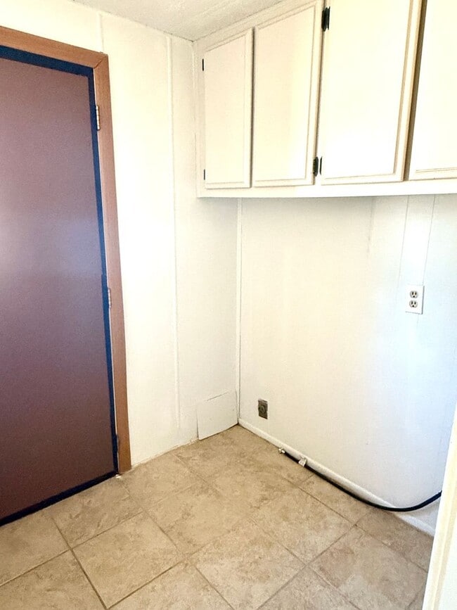 Building Photo - Beautiful Home with Quiet Location