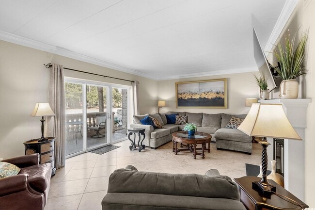 Building Photo - 10100 Lakeshore Dr