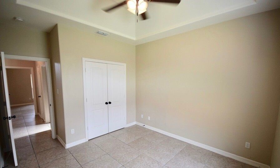 Building Photo - 1919 W Ventura Dr