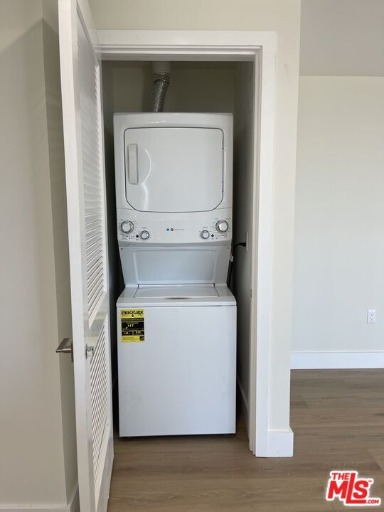 Building Photo - 11042 La Maida St