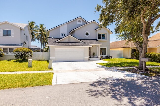 Building Photo - 9650 SW 9th Ct
