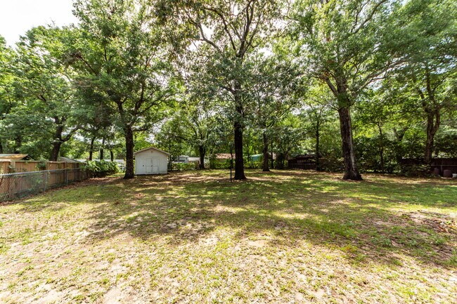 Building Photo - 453 Wade Hampton Dr