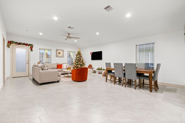 Building Photo - 29506 Gordon Sevilla St