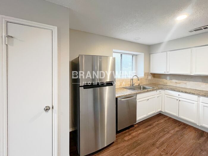 Building Photo - 129 E Bancroft Dr