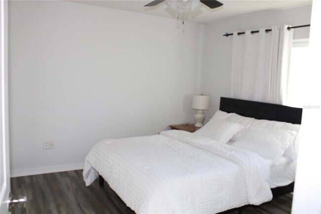 Building Photo - 7655 Cardiff Ct N