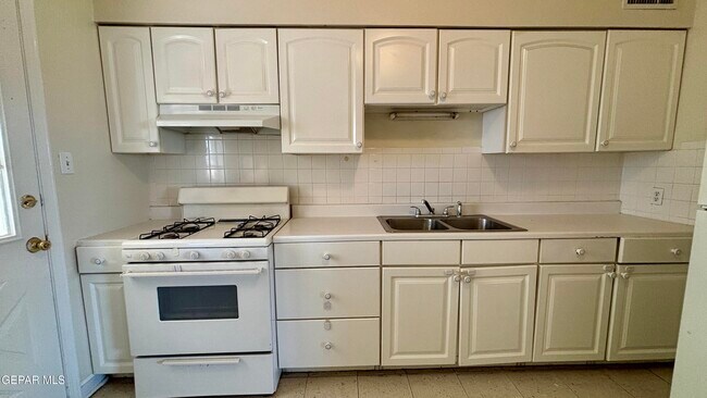 Building Photo - 8033 Carpenter Dr