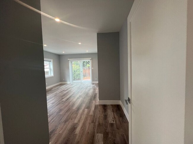 Building Photo - 3226 Fernside Blvd