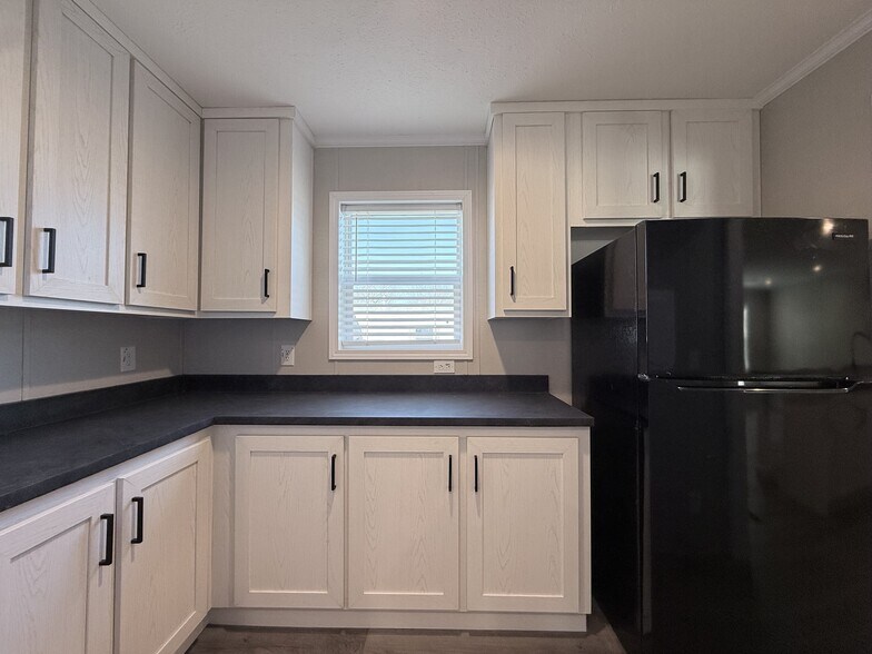 Building Photo - 29638 Danbury Ct