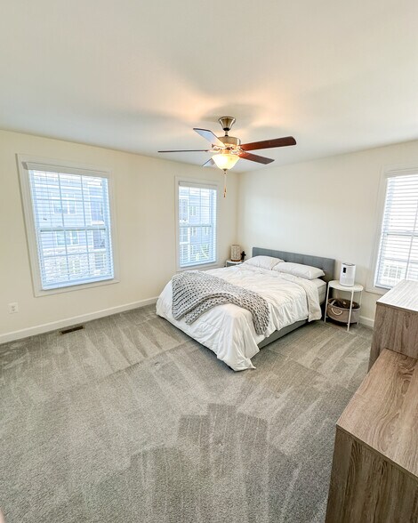 Building Photo - 1058 Old Trail Dr