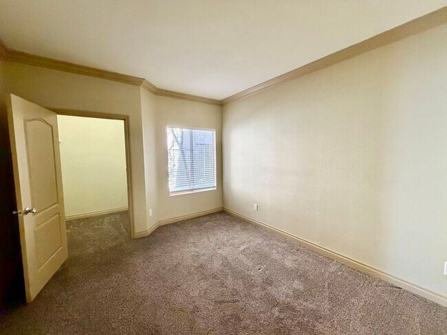 Building Photo - 5525 W Flamingo Rd