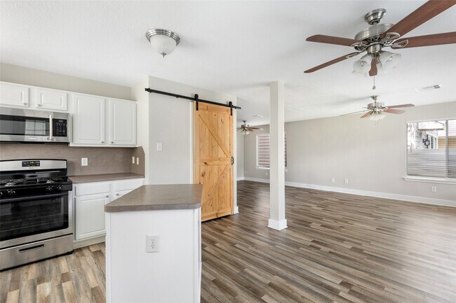 Building Photo - 18906 Atasca Oaks Dr