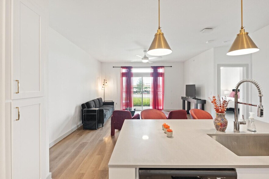 Building Photo - 1301 Leah Ave