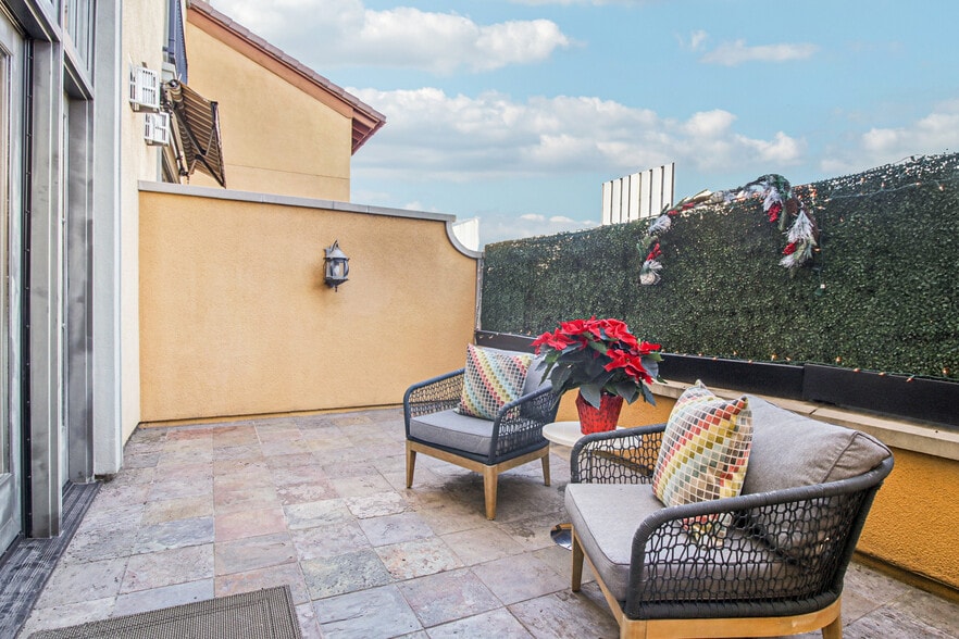 Building Photo - 356 Santana Row