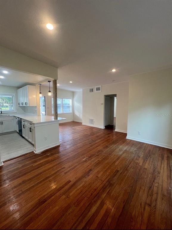 Building Photo - 715 S Clyde Ave