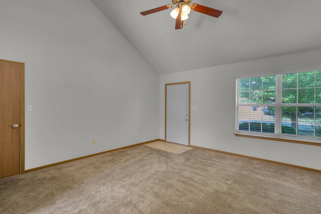 Building Photo - 601 Glenstone Dr