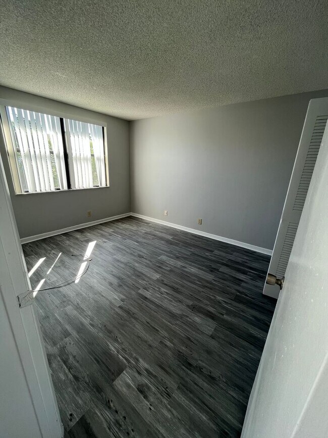 Building Photo - TWO BEDROOM TWO BATHROOM !! WATERFRONT COMMUNITY