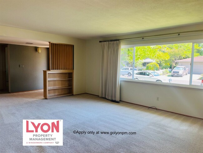 Building Photo - Darling, Spacious 3/2 House in Elk Grove w...