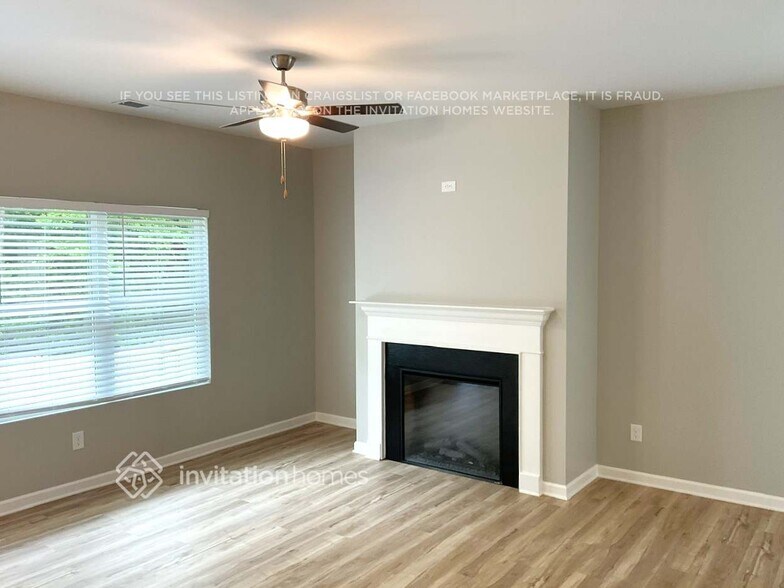 Building Photo - 131 Woodland Manor