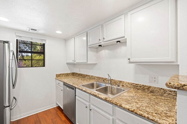 Building Photo - 12059 Alta Carmel Ct