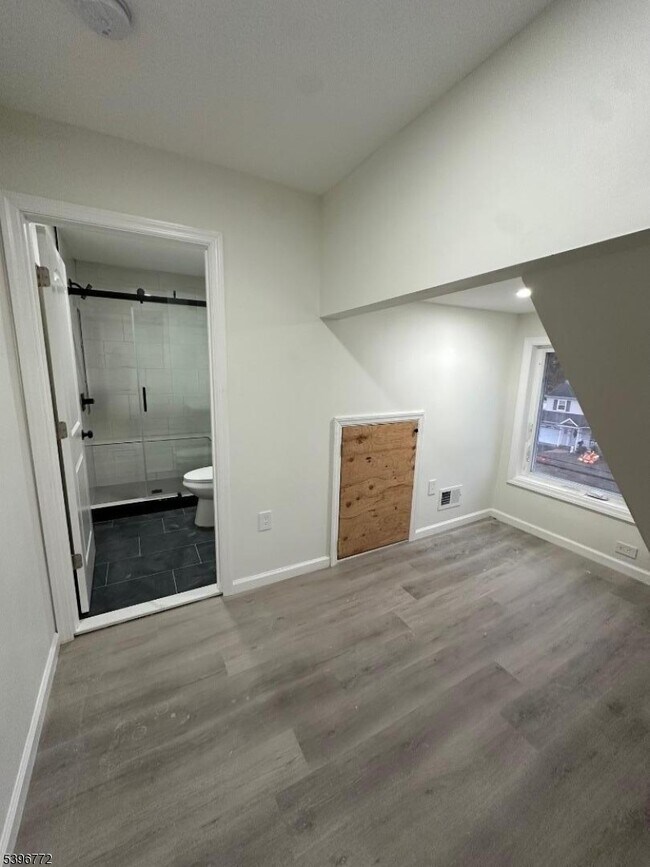 Building Photo - 112 Fairview Ave