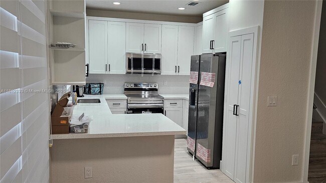 Building Photo - 714 NW 170th Terrace