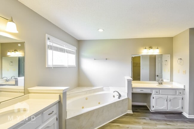 Building Photo - 8819 Lindstrom Cove