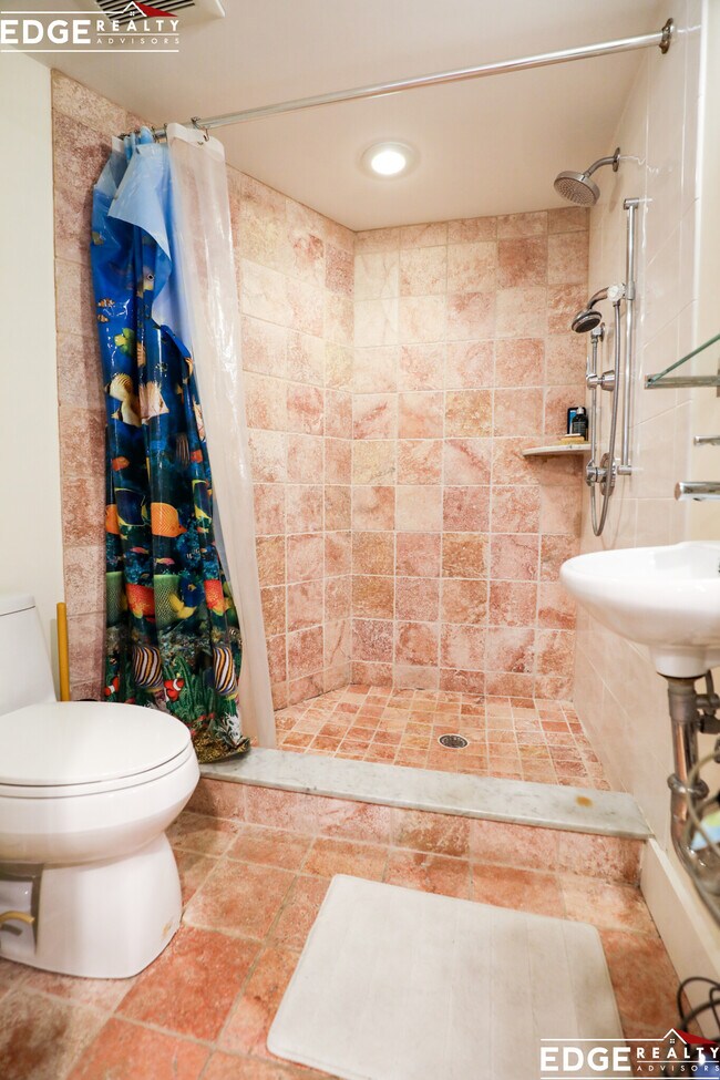 Building Photo - 133 Elm St