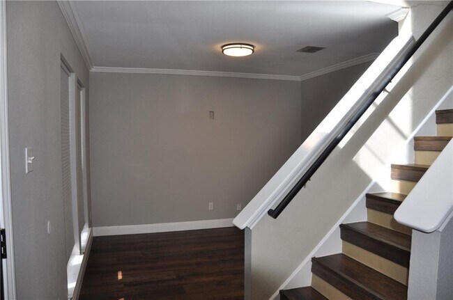 Building Photo - 1704 Parkfield Cove