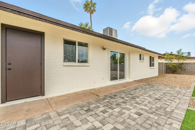 Building Photo - 3262 E Enid Ave