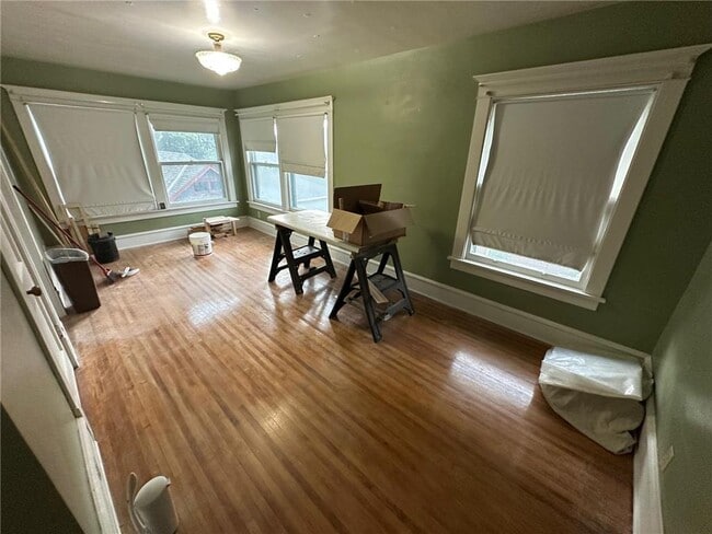 Building Photo - 216 Litchfield Ave SE