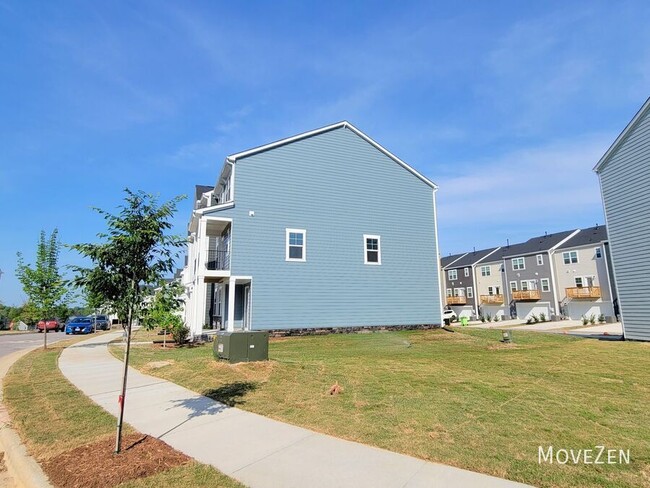 Building Photo - 828 Basswood Gln Trl