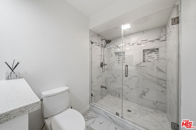 Building Photo - 141 S Linden Dr