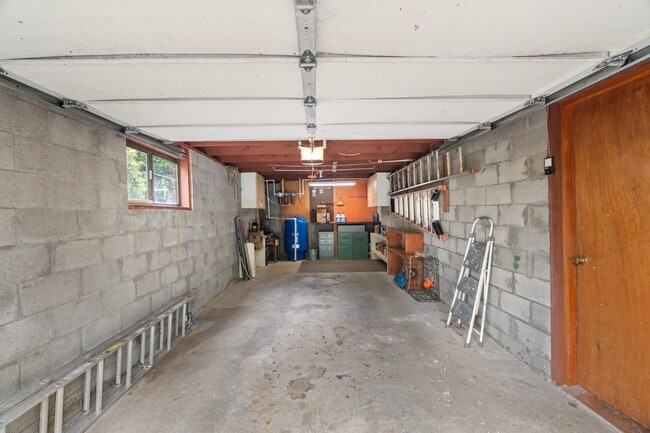 Building Photo - 3612 Seabreeze Ave