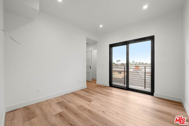 Building Photo - 1920 S Sherbourne Dr